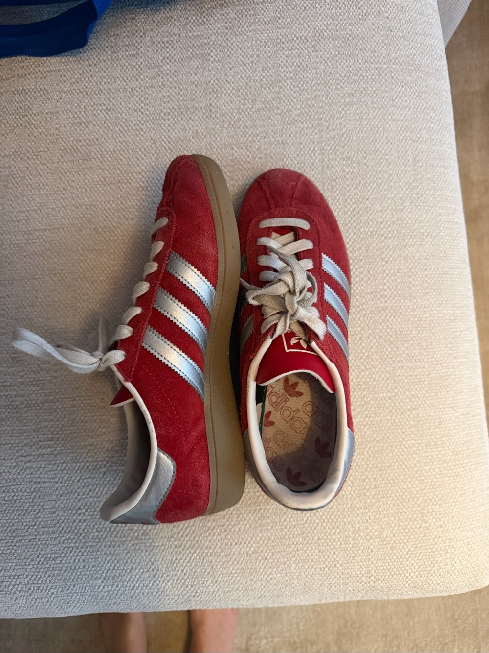 ADIDAS MUNCHEN Red Suede Sneakers with Silver Stripes